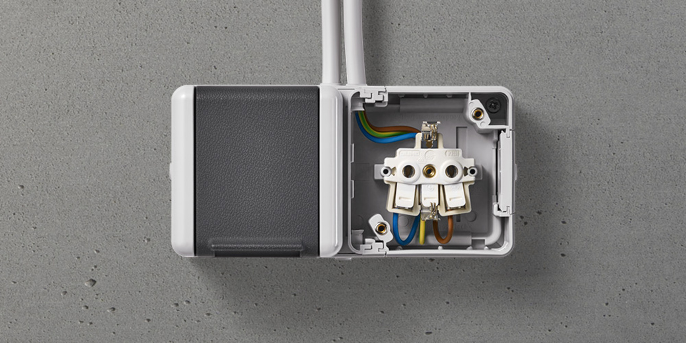 Doppelsteckdose mit Trennsteg bei Mario & Fritz Klees Elektroinstallations GmbH in Wiesbaden